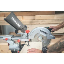 Metabo Afkortzaag KGS 216 M 6 Metabo Afkortzaag KGS 216 M -Mode Woonwinkel 123 12