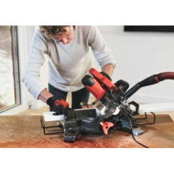 SKIL Afkortzaag / Verstekzaag 216mm Met Trekfunctie En Laser 1310AA 1600W + Snelklem 18 SKIL Afkortzaag / Verstekzaag 216mm Met Trekfunctie En Laser 1310AA 1600W + Snelklem -Mode Woonwinkel 123 70